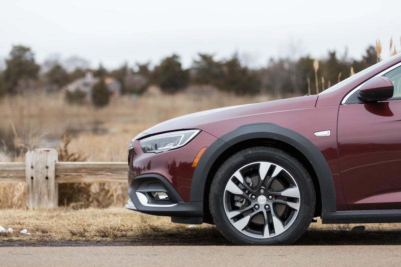 Illustration for article titled The 2018 Buick Regal TourX Is A Return Of The Classic American Family Car